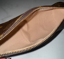 Load image into Gallery viewer, PRELOVED Louis Vuitton Trousse Ronde
