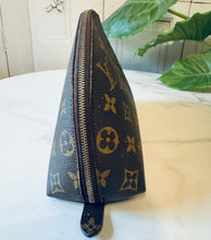 Load image into Gallery viewer, Louis Vuitton Trousse Demi Ronde Cosmetic Bag
