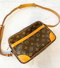 Load image into Gallery viewer, PRELOVED Louis Vuitton Trocadero 24
