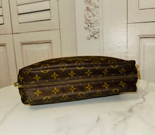 Load image into Gallery viewer, PRELOVED Louis Vuitton Trousse Toilette 28
