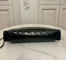 Load image into Gallery viewer, PRELOVED Chanel Vintage Lambskin Quilted Clutch
