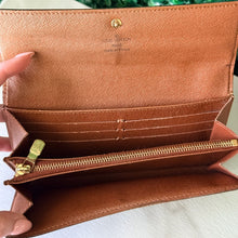 Load image into Gallery viewer, Louis Vuitton Sarah Wallet
