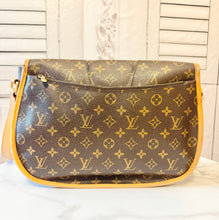 Load image into Gallery viewer, PRELOVED Louis Vuitton Monogram Menilmontant MM
