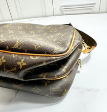 Load image into Gallery viewer, PRELOVED Louis Vuitton Reporter PM
