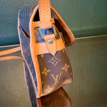 Load image into Gallery viewer, Louis Vuitton Monogram Sologne
