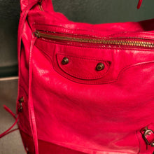 Load image into Gallery viewer, Balenciaga Day Hobo Agneau Classic Hardware Rose Thulian
