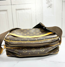 Load image into Gallery viewer, PRELOVED Louis Vuitton Reporter PM
