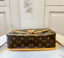 Load image into Gallery viewer, PRELOVED Louis Vuitton Monogram Sologne
