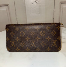 Load image into Gallery viewer, PRELOVED Louis Vuitton Monogram Insolite Wallet Red
