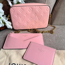 Load image into Gallery viewer, Louis Vuitton Vernis Camera Pouch Rose Ballerine
