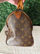 Load image into Gallery viewer, Louis Vuitton Monogram Speedy 30
