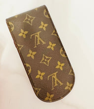 Load image into Gallery viewer, PRELOVED Louis Vuitton Monogram Etui a Lunettes Rabat Sunnies/ Eyeglass Case
