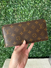 Load image into Gallery viewer, Louis Vuitton Monogram Insolite Wallet

