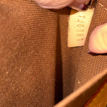 Load image into Gallery viewer, Louis Vuitton Monogram Sologne
