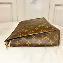 Load image into Gallery viewer, PRELOVED Louis Vuitton Toiletry Pouch 26
