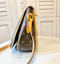 Load image into Gallery viewer, PRELOVED Louis Vuitton Monogram Menilmontant MM
