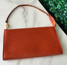 Load image into Gallery viewer, Louis Vuitton Epi Pochette Accessories Brown

