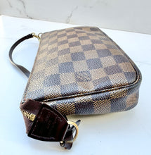 Load image into Gallery viewer, PRELOVED Louis Vuitton Pochette Accessories Damier Ebene
