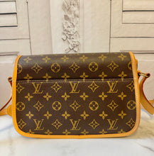 Load image into Gallery viewer, PRELOVED Louis Vuitton Monogram Sologne
