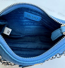 Load image into Gallery viewer, PRELOVED Prada Mini Re-Edition 2000
