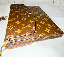 Load image into Gallery viewer, PRELOVED Louis Vuitton Pochette Double Rabat
