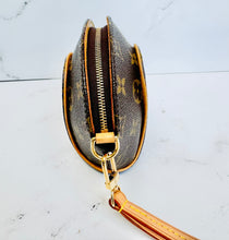 Load image into Gallery viewer, PRELOVED Louis Vuitton Monogram Mini Ellipse Wristlet Clutch
