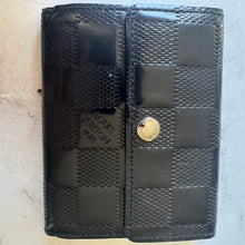 Load image into Gallery viewer, ✨💎Two Piece Thursday Bundle💎✨Louis Vuitton Black Empreinte Pochette Metis And Damier Vernis Ludlow Wallet
