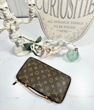 Load image into Gallery viewer, PRELOVED Louis Vuitton Travel Organizer
