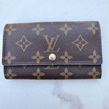 Load image into Gallery viewer, LOUIS VUITTON Monogram Medium Wallet
