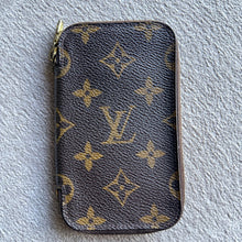 Load image into Gallery viewer, Louis Vuitton Zippy 6 Key Case
