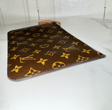 Load image into Gallery viewer, PRELOVED Louis Vuitton Monogram Rose Ballerine Neverfull Pochette
