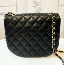 Load image into Gallery viewer, PRELOVED Chanel Lambskin Round Single Flap
