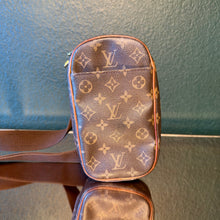 Load image into Gallery viewer, Louis Vuitton Monogram Pochette Gange
