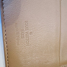 Load image into Gallery viewer, Louis Vuitton Mahina Amelia Wallet
