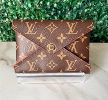 Load image into Gallery viewer, Louis Vuitton Monogram Medium Kirigami Pochette

