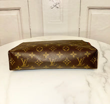 Load image into Gallery viewer, PRELOVED Louis Vuitton Toiletry Pouch 26
