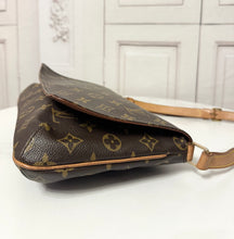 Load image into Gallery viewer, PRELOVED Louis Vuitton Musette Tango
