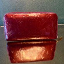 Load image into Gallery viewer, Louis Vuitton Vernis Monogram Zippy Wallet Amarante
