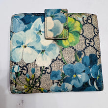 Load image into Gallery viewer, Gucci Blooms Compact Wallet
