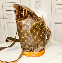 Load image into Gallery viewer, PRELOVED Louis Vuitton Montsouris GM Backpack
