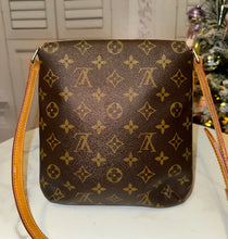 Load image into Gallery viewer, PRELOVED Louis Vuitton Monogram Musette Salsa
