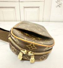 Load image into Gallery viewer, PRELOVED Louis Vuitton Monogram Pochette Gange
