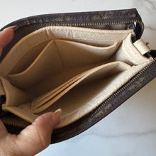 Load image into Gallery viewer, Louis Vuitton Toiletry Pouch 19 NO1904
