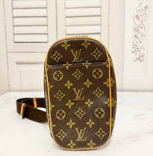 Load image into Gallery viewer, PRELOVED Louis Vuitton Monogram Pochette Gange
