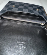 Load image into Gallery viewer, PRELOVED Louis Vuitton Damier Graphite Compact Modulable Wallet
