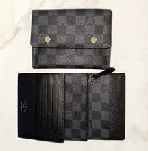 Load image into Gallery viewer, PRELOVED Louis Vuitton Damier Graphite Compact Modulable Wallet
