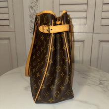 Load image into Gallery viewer, Louis Vuitton Monogram Batignolles Vertical
