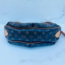 Load image into Gallery viewer, Louis Vuitton Monogram Tulum GM
