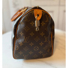 Load image into Gallery viewer, Louis Vuitton 2002 Monogram Speedy 30

