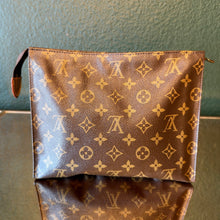 Load image into Gallery viewer, Louis Vuitton Toiletry Pouch 26
